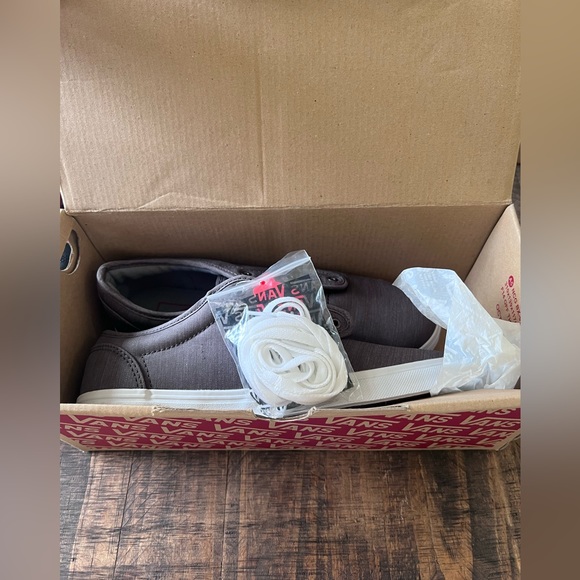 Vans - Picture 7 of 8